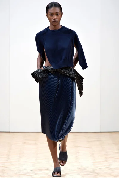 Look 10